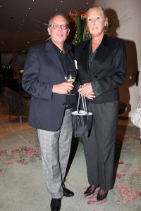 23-09-2008 SHOWBIZZ; SHEILA DE VRIES PRESENTEERDE HAUTE COUTURE COLLECTIE WINTER 2008. Een droom werd waarheid voor Sheila en haar modeteam. Iedereen was het over een ding eens Sheila had weer een collectie gemaakt die ook van Yves St.Laurent had kunnen zijn. Prachtig en nog eens prachtig waren de reacties van haar aanwezige klanten. Ook de vele prominenten waren het eens met de complimenten aan het Sheila de Vries en haar team. 
foto: Albert den Iseger.