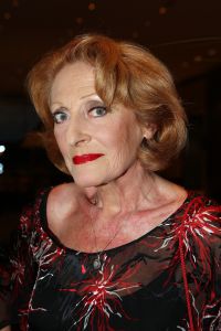 23-09-2008 SHOWBIZZ; SHEILA DE VRIES PRESENTEERDE HAUTE COUTURE COLLECTIE WINTER 2008. Een droom werd waarheid voor Sheila en haar modeteam. Iedereen was het over een ding eens Sheila had weer een collectie gemaakt die ook van Yves St.Laurent had kunnen zijn. Prachtig en nog eens prachtig waren de reacties van haar aanwezige klanten. Ook de vele prominenten waren het eens met de complimenten aan het Sheila de Vries en haar team. 
foto: Albert den Iseger.