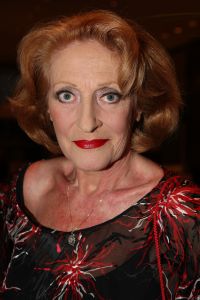 23-09-2008 SHOWBIZZ; SHEILA DE VRIES PRESENTEERDE HAUTE COUTURE COLLECTIE WINTER 2008. Een droom werd waarheid voor Sheila en haar modeteam. Iedereen was het over een ding eens Sheila had weer een collectie gemaakt die ook van Yves St.Laurent had kunnen zijn. Prachtig en nog eens prachtig waren de reacties van haar aanwezige klanten. Ook de vele prominenten waren het eens met de complimenten aan het Sheila de Vries en haar team. 
foto: Albert den Iseger.