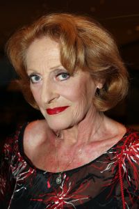 23-09-2008 SHOWBIZZ; SHEILA DE VRIES PRESENTEERDE HAUTE COUTURE COLLECTIE WINTER 2008. Een droom werd waarheid voor Sheila en haar modeteam. Iedereen was het over een ding eens Sheila had weer een collectie gemaakt die ook van Yves St.Laurent had kunnen zijn. Prachtig en nog eens prachtig waren de reacties van haar aanwezige klanten. Ook de vele prominenten waren het eens met de complimenten aan het Sheila de Vries en haar team. 
foto: Albert den Iseger.
