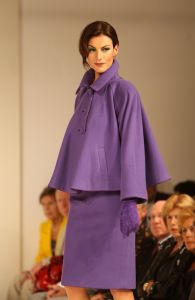 10-09-2008 SHOWBIZZ; FRANS MOLENAAR PRESENTEERDE HAUTE COUTURE WINTER 2008.
Couturier Frans Molenaar presenteerde wederom in het Amstel Hotel zijn haute couture collectie winter 2008. Met opvallende modellen als Cecile Grayham-van der Jagt - Kim Feenstra - Irene van der Laar en als bruid Sigrid Schouten de dochter van Tineke Schouten. Vele bekenden  waren weer op komen draven in het regenachtige herfst weer naar het alom bekende Amstel hotel om te gaan genieten van de Frans Molenaar collectie o.a. Janneke Brienkman  Hank Heijn  Cor en Norma Stutterheim  Jan Jansen  Fons van Westerloo met zijn vrouw  Hedy D Ancona met Aad Veldhoen en Rob en Henriette de Nijs die beide vertelde voor de eerste keer bij een echte modeshow te zijn.
Na de show heerlijke bitterballen en een goed glas wijn.
foto: Albert den Iseger.
