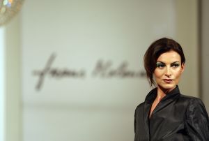 10-09-2008 SHOWBIZZ; FRANS MOLENAAR PRESENTEERDE HAUTE COUTURE WINTER 2008.
Couturier Frans Molenaar presenteerde wederom in het Amstel Hotel zijn haute couture collectie winter 2008. Met opvallende modellen als Cecile Grayham-van der Jagt - Kim Feenstra - Irene van der Laar en als bruid Sigrid Schouten de dochter van Tineke Schouten. Vele bekenden  waren weer op komen draven in het regenachtige herfst weer naar het alom bekende Amstel hotel om te gaan genieten van de Frans Molenaar collectie o.a. Janneke Brienkman  Hank Heijn  Cor en Norma Stutterheim  Jan Jansen  Fons van Westerloo met zijn vrouw  Hedy D Ancona met Aad Veldhoen en Rob en Henriette de Nijs die beide vertelde voor de eerste keer bij een echte modeshow te zijn.
Na de show heerlijke bitterballen en een goed glas wijn.
foto: Albert den Iseger.