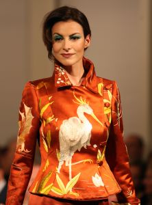 10-09-2008 SHOWBIZZ; FRANS MOLENAAR PRESENTEERDE HAUTE COUTURE WINTER 2008.
Couturier Frans Molenaar presenteerde wederom in het Amstel Hotel zijn haute couture collectie winter 2008. Met opvallende modellen als Cecile Grayham-van der Jagt - Kim Feenstra - Irene van der Laar en als bruid Sigrid Schouten de dochter van Tineke Schouten. Vele bekenden  waren weer op komen draven in het regenachtige herfst weer naar het alom bekende Amstel hotel om te gaan genieten van de Frans Molenaar collectie o.a. Janneke Brienkman  Hank Heijn  Cor en Norma Stutterheim  Jan Jansen  Fons van Westerloo met zijn vrouw  Hedy D Ancona met Aad Veldhoen en Rob en Henriette de Nijs die beide vertelde voor de eerste keer bij een echte modeshow te zijn.
Na de show heerlijke bitterballen en een goed glas wijn.
foto: Albert den Iseger.