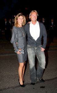 18-09-2008 SHOWBIZZ; MONIQUE COLLIGNON PRESENTEERDE ELEGANTE HAUTE COUTURE IN AMSTEL HOTEL. De wintercollectie 2008 mag gezien worden van M.C. In de hal van het Amstelhotel klonk de prachtige muziek  van Maria Callas en liepen de modellen trap op en af om de aanwezige MC liefhebbers hun prachtige creaties te tonen.
Veel prachtige jurkjes  mantels en robe-manteaus. Onder het publiek bevonden zich oa. Ankie van Grunsven -Sylvia Toth en Ankie en Rolf Friedlander. Een zeer geslaagde avond maar dan zonder de Molenaar bitterbal in de hal van het Amstelhotel te Amsterdam.
foto: Albert den Iseger.