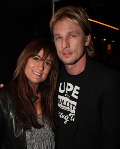 02-09-2008 SHOWBIZZ; LAURA VLASBLOM EN PARTNER MICHEL VEERMAN ZIJN GETROUWD VOOR DE WET. Gisteren hebben beide getekend op het stadhuis voor een voorgenomen huwelijk volgend jaar zomer in Marbella Spanje. Laura heeft een kind Sem uit de relatie met Bastiaan Ragas. Michel heeft echter vier kinderen uit een vorige relatie. Al met al word het een groot gezellig gezin. Beide hebben ook besloten om nog een kind te nemen  een liefdes baby dus na het voorgenomen huwelijk. Laura s zus Karin is de huwelijksplanner en is al erg druk bezig om er een waar sprookje van te maken. We houden het wel heel intiem, alleen onze dierbare en een hand vol vrienden zijn meer dan welkom aldus Karin.
foto: Albert den Iseger.