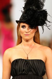 04-09-2008 SHOWBIZZ; MODESHOW VAN JOS VAN RAAK IN WESTERKERK TE AMSTERDAM ERG DRUK BEZOCHT. Eenmaal per jaar organiseerd  Jos van Raak een modeshow voor zijn klanten en sponcers en op de catwalk lopen dan bekende Nederlanders mee. Dit jaar liepen in zijn modeshow mee Irene van Laar - Zwangere Froukje de Both - Lieke van Lexmond en Elize. Het was weer een topshow met prachtige kledingsstukken. Het prachtige dak van de Westerkerk ging er bijna van af toen het applaus na de show losbrak.
foto: Albert den Iseger.