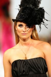 04-09-2008 SHOWBIZZ; MODESHOW VAN JOS VAN RAAK IN WESTERKERK TE AMSTERDAM ERG DRUK BEZOCHT. Eenmaal per jaar organiseerd  Jos van Raak een modeshow voor zijn klanten en sponcers en op de catwalk lopen dan bekende Nederlanders mee. Dit jaar liepen in zijn modeshow mee Irene van Laar - Zwangere Froukje de Both - Lieke van Lexmond en Elize. Het was weer een topshow met prachtige kledingsstukken. Het prachtige dak van de Westerkerk ging er bijna van af toen het applaus na de show losbrak.
foto: Albert den Iseger.