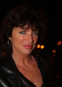 18-09-2008 SHOWBIZZ; MONIQUE COLLIGNON PRESENTEERDE ELEGANTE HAUTE COUTURE IN AMSTEL HOTEL. De wintercollectie 2008 mag gezien worden van M.C. In de hal van het Amstelhotel klonk de prachtige muziek  van Maria Callas en liepen de modellen trap op en af om de aanwezige MC liefhebbers hun prachtige creaties te tonen.
Veel prachtige jurkjes  mantels en robe-manteaus. Onder het publiek bevonden zich oa. Ankie van Grunsven -Sylvia Toth en Ankie en Rolf Friedlander. Een zeer geslaagde avond maar dan zonder de Molenaar bitterbal in de hal van het Amstelhotel te Amsterdam.
foto: Albert den Iseger.