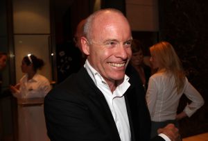13-09-2008: SHOWBIZZ; MART VISSER LAAT ZIEN WAT HAUTE COUTURE IS IN WINTER 2008.
Mart Visser toonde wederom zijn collectie in het Amsterdamse  Hilton hotel. Weer tal van bekende Nederlanders waren gekomen om te smullen van Mart s wintercollectie.
foto: Albert den Iseger.