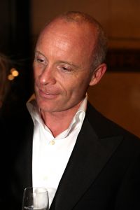 13-09-2008: SHOWBIZZ; MART VISSER LAAT ZIEN WAT HAUTE COUTURE IS IN WINTER 2008.
Mart Visser toonde wederom zijn collectie in het Amsterdamse  Hilton hotel. Weer tal van bekende Nederlanders waren gekomen om te smullen van Mart s wintercollectie.
foto: Albert den Iseger.