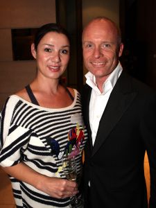 13-09-2008: SHOWBIZZ; MART VISSER LAAT ZIEN WAT HAUTE COUTURE IS IN WINTER 2008.
Mart Visser toonde wederom zijn collectie in het Amsterdamse  Hilton hotel. Weer tal van bekende Nederlanders waren gekomen om te smullen van Mart s wintercollectie.
foto: Albert den Iseger.