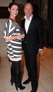 13-09-2008: SHOWBIZZ; MART VISSER LAAT ZIEN WAT HAUTE COUTURE IS IN WINTER 2008.
Mart Visser toonde wederom zijn collectie in het Amsterdamse  Hilton hotel. Weer tal van bekende Nederlanders waren gekomen om te smullen van Mart s wintercollectie.
foto: Albert den Iseger.