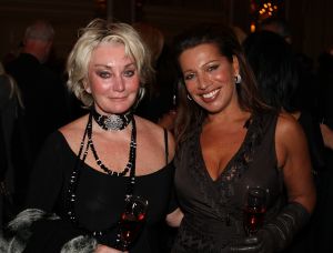 18-09-2008 SHOWBIZZ; MONIQUE COLLIGNON PRESENTEERDE ELEGANTE HAUTE COUTURE IN AMSTEL HOTEL. De wintercollectie 2008 mag gezien worden van M.C. In de hal van het Amstelhotel klonk de prachtige muziek  van Maria Callas en liepen de modellen trap op en af om de aanwezige MC liefhebbers hun prachtige creaties te tonen.
Veel prachtige jurkjes  mantels en robe-manteaus. Onder het publiek bevonden zich oa. Ankie van Grunsven -Sylvia Toth en Ankie en Rolf Friedlander. Een zeer geslaagde avond maar dan zonder de Molenaar bitterbal in de hal van het Amstelhotel te Amsterdam.
foto: Albert den Iseger.
