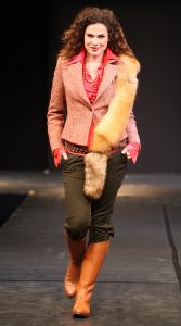 03-09-2008 SHOWBIZZ; ERNY VAN REIJMERSDAL TOONT WINTERCOLLECTIE 2008 TIJDENS MILJONAIRS SUMMER FAIR IN NOORDWIJK AAN ZEE.
foto: Albert den Iseger.