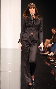 13-09-2008: SHOWBIZZ; MART VISSER LAAT ZIEN WAT HAUTE COUTURE IS IN WINTER 2008.
Mart Visser toonde wederom zijn collectie in het Amsterdamse  Hilton hotel. Weer tal van bekende Nederlanders waren gekomen om te smullen van Mart s wintercollectie.
foto: Albert den Iseger.