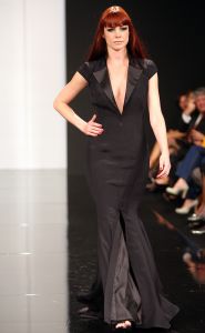 13-09-2008: SHOWBIZZ; MART VISSER LAAT ZIEN WAT HAUTE COUTURE IS IN WINTER 2008.
Mart Visser toonde wederom zijn collectie in het Amsterdamse  Hilton hotel. Weer tal van bekende Nederlanders waren gekomen om te smullen van Mart s wintercollectie.
foto: Albert den Iseger.