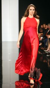 13-09-2008: SHOWBIZZ; MART VISSER LAAT ZIEN WAT HAUTE COUTURE IS IN WINTER 2008.
Mart Visser toonde wederom zijn collectie in het Amsterdamse  Hilton hotel. Weer tal van bekende Nederlanders waren gekomen om te smullen van Mart s wintercollectie.
foto: Albert den Iseger.