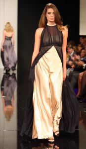 13-09-2008: SHOWBIZZ; MART VISSER LAAT ZIEN WAT HAUTE COUTURE IS IN WINTER 2008.
Mart Visser toonde wederom zijn collectie in het Amsterdamse  Hilton hotel. Weer tal van bekende Nederlanders waren gekomen om te smullen van Mart s wintercollectie.
foto: Albert den Iseger.