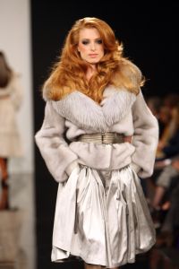 13-09-2008: SHOWBIZZ; MART VISSER LAAT ZIEN WAT HAUTE COUTURE IS IN WINTER 2008.
Mart Visser toonde wederom zijn collectie in het Amsterdamse  Hilton hotel. Weer tal van bekende Nederlanders waren gekomen om te smullen van Mart s wintercollectie.
foto: Albert den Iseger.