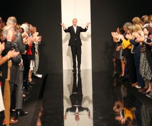 13-09-2008: SHOWBIZZ; MART VISSER LAAT ZIEN WAT HAUTE COUTURE IS IN WINTER 2008.
Mart Visser toonde wederom zijn collectie in het Amsterdamse  Hilton hotel. Weer tal van bekende Nederlanders waren gekomen om te smullen van Mart s wintercollectie.
foto: Albert den Iseger.