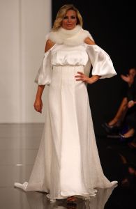 13-09-2008: SHOWBIZZ; MART VISSER LAAT ZIEN WAT HAUTE COUTURE IS IN WINTER 2008.
Mart Visser toonde wederom zijn collectie in het Amsterdamse  Hilton hotel. Weer tal van bekende Nederlanders waren gekomen om te smullen van Mart s wintercollectie.
foto: Albert den Iseger.