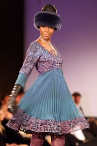 23-09-2008 SHOWBIZZ; SHEILA DE VRIES PRESENTEERDE HAUTE COUTURE COLLECTIE WINTER 2008. Een droom werd waarheid voor Sheila en haar modeteam. Iedereen was het over een ding eens Sheila had weer een collectie gemaakt die ook van Yves St.Laurent had kunnen zijn. Prachtig en nog eens prachtig waren de reacties van haar aanwezige klanten. Ook de vele prominenten waren het eens met de complimenten aan het Sheila de Vries en haar team. 
foto: Albert den Iseger.