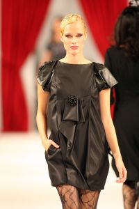 04-09-2008 SHOWBIZZ; MODESHOW VAN JOS VAN RAAK IN WESTERKERK TE AMSTERDAM ERG DRUK BEZOCHT. Eenmaal per jaar organiseerd  Jos van Raak een modeshow voor zijn klanten en sponcers en op de catwalk lopen dan bekende Nederlanders mee. Dit jaar liepen in zijn modeshow mee Irene van Laar - Zwangere Froukje de Both - Lieke van Lexmond en Elize. Het was weer een topshow met prachtige kledingsstukken. Het prachtige dak van de Westerkerk ging er bijna van af toen het applaus na de show losbrak.
foto: Albert den Iseger.