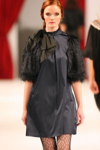 04-09-2008 SHOWBIZZ; MODESHOW VAN JOS VAN RAAK IN WESTERKERK TE AMSTERDAM ERG DRUK BEZOCHT. Eenmaal per jaar organiseerd  Jos van Raak een modeshow voor zijn klanten en sponcers en op de catwalk lopen dan bekende Nederlanders mee. Dit jaar liepen in zijn modeshow mee Irene van Laar - Zwangere Froukje de Both - Lieke van Lexmond en Elize. Het was weer een topshow met prachtige kledingsstukken. Het prachtige dak van de Westerkerk ging er bijna van af toen het applaus na de show losbrak.
foto: Albert den Iseger.