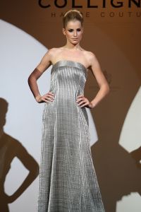 18-09-2008 SHOWBIZZ; MONIQUE COLLIGNON PRESENTEERDE ELEGANTE HAUTE COUTURE IN AMSTEL HOTEL. De wintercollectie 2008 mag gezien worden van M.C. In de hal van het Amstelhotel klonk de prachtige muziek  van Maria Callas en liepen de modellen trap op en af om de aanwezige MC liefhebbers hun prachtige creaties te tonen.
Veel prachtige jurkjes  mantels en robe-manteaus. Onder het publiek bevonden zich oa. Ankie van Grunsven -Sylvia Toth en Ankie en Rolf Friedlander. Een zeer geslaagde avond maar dan zonder de Molenaar bitterbal in de hal van het Amstelhotel te Amsterdam.
foto: Albert den Iseger.