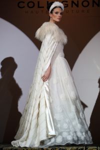 18-09-2008 SHOWBIZZ; MONIQUE COLLIGNON PRESENTEERDE ELEGANTE HAUTE COUTURE IN AMSTEL HOTEL. De wintercollectie 2008 mag gezien worden van M.C. In de hal van het Amstelhotel klonk de prachtige muziek  van Maria Callas en liepen de modellen trap op en af om de aanwezige MC liefhebbers hun prachtige creaties te tonen.
Veel prachtige jurkjes  mantels en robe-manteaus. Onder het publiek bevonden zich oa. Ankie van Grunsven -Sylvia Toth en Ankie en Rolf Friedlander. Een zeer geslaagde avond maar dan zonder de Molenaar bitterbal in de hal van het Amstelhotel te Amsterdam.
foto: Albert den Iseger.