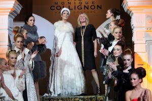 18-09-2008 SHOWBIZZ; MONIQUE COLLIGNON PRESENTEERDE ELEGANTE HAUTE COUTURE IN AMSTEL HOTEL. De wintercollectie 2008 mag gezien worden van M.C. In de hal van het Amstelhotel klonk de prachtige muziek  van Maria Callas en liepen de modellen trap op en af om de aanwezige MC liefhebbers hun prachtige creaties te tonen.
Veel prachtige jurkjes  mantels en robe-manteaus. Onder het publiek bevonden zich oa. Ankie van Grunsven -Sylvia Toth en Ankie en Rolf Friedlander. Een zeer geslaagde avond maar dan zonder de Molenaar bitterbal in de hal van het Amstelhotel te Amsterdam.
foto: Albert den Iseger.