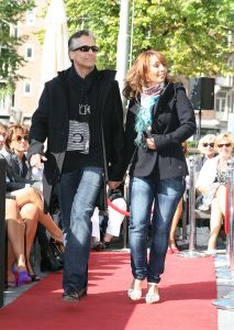 16-09-2008 SHOWBIZZ; MODESHOW VOOR HET GOEDE DOEL IS SUCCES VOOR CF STICHTING. Vele bekenden liepen belangen loos mee met deze modeshow voor de stichting CF voor bestrijding van de Thaislijmziekte. Op de catwalk liepen oa. Marijke van Helwegen-Emile Ratelband-Robert Schoemacher-Nada van Nie-Mariska Hulscher-John Williams-Miljuschka van Witzenhausen en Magic Mara Kazan. Het werd gepresenteerd door de ex van vele mooie mannen Rosalie van Bremen die ook hier weer tijdens de veiling een date maakte met Michel. Het geheel werd perfect georganiseerd door Claudia Schoemacher en Irene van I.K.boutique uit Amsterdam. er werd in totaal 10.000 euries opgehaald voor het meer dan goede doel. 
foto: Albert den Iseger.
