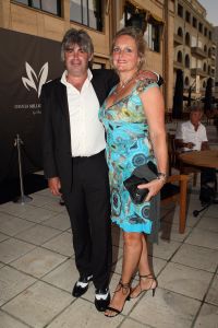 31-08-2008 SHOWBIZZ; MILJONAIRSFAIR SUMMER TE NOORDWIJK WAS DAVEREND SUCCES. 
De succes formulier van GMG Media sloeg weer aan. Tal van bekende Nederlanders waren weer van de partij en genoten van al het lekkers en dronken gezellig een wijntje. De standhouders waren na het weekend zeer tevreden met de gehaalde omzetten en natuurlijk met het heerlijke weer gedurende deze drie dagen. Oa. waren aanwezig: Frederique van de Wal-Erny van Reijmersdal-Nicolette van Dam-Sigrid en Ans Markus-Otazu-Erik Kusters-Rob Oudkerk-Rita Verdonk-Marijke Helwegen en tal van andere prominenten.
foto: Albert den Iseger.