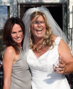 16-09-2008 SHOWBIZZ; MODESHOW VOOR HET GOEDE DOEL IS SUCCES VOOR CF STICHTING. Vele bekenden liepen belangen loos mee met deze modeshow voor de stichting CF voor bestrijding van de Thaislijmziekte. Op de catwalk liepen oa. Marijke van Helwegen-Emile Ratelband-Robert Schoemacher-Nada van Nie-Mariska Hulscher-John Williams-Miljuschka van Witzenhausen en Magic Mara Kazan. Het werd gepresenteerd door de ex van vele mooie mannen Rosalie van Bremen die ook hier weer tijdens de veiling een date maakte met Michel. Het geheel werd perfect georganiseerd door Claudia Schoemacher en Irene van I.K.boutique uit Amsterdam. er werd in totaal 10.000 euries opgehaald voor het meer dan goede doel. 
foto: Albert den Iseger.