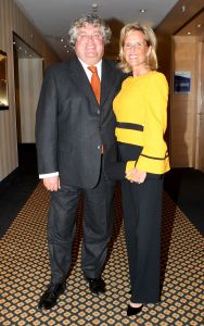 13-09-2008: SHOWBIZZ; MART VISSER LAAT ZIEN WAT HAUTE COUTURE IS IN WINTER 2008.
Mart Visser toonde wederom zijn collectie in het Amsterdamse  Hilton hotel. Weer tal van bekende Nederlanders waren gekomen om te smullen van Mart s wintercollectie.
foto: Albert den Iseger.
