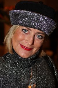 23-09-2008 SHOWBIZZ; SHEILA DE VRIES PRESENTEERDE HAUTE COUTURE COLLECTIE WINTER 2008. Een droom werd waarheid voor Sheila en haar modeteam. Iedereen was het over een ding eens Sheila had weer een collectie gemaakt die ook van Yves St.Laurent had kunnen zijn. Prachtig en nog eens prachtig waren de reacties van haar aanwezige klanten. Ook de vele prominenten waren het eens met de complimenten aan het Sheila de Vries en haar team. 
foto: Albert den Iseger.