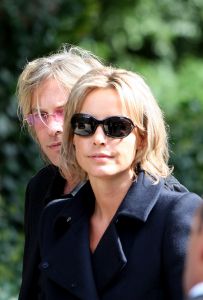 04-09-2009 SHOWBIZZ; BEGRAFENIS MOEDER VAN MICKY HOOGENDIJK TE AMSTERDAM. Micky Hoogendijk en nwe liefde Adam Curry brachten hun moeder en schoonmoeder naar haar laatste rustplaats.
foto: Albert den Iseger