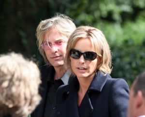 04-09-2009 SHOWBIZZ; BEGRAFENIS MOEDER VAN MICKY HOOGENDIJK TE AMSTERDAM. Micky Hoogendijk en nwe liefde Adam Curry brachten hun moeder en schoonmoeder naar haar laatste rustplaats.
foto: Albert den Iseger