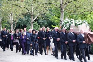 04-09-2009 SHOWBIZZ; BEGRAFENIS MOEDER VAN MICKY HOOGENDIJK TE AMSTERDAM. Micky Hoogendijk en nwe liefde Adam Curry brachten hun moeder en schoonmoeder naar haar laatste rustplaats.
foto: Albert den Iseger