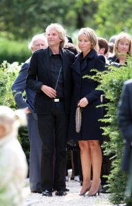 04-09-2009 SHOWBIZZ; BEGRAFENIS MOEDER VAN MICKY HOOGENDIJK TE AMSTERDAM. Micky Hoogendijk en nwe liefde Adam Curry brachten hun moeder en schoonmoeder naar haar laatste rustplaats.
foto: Albert den Iseger