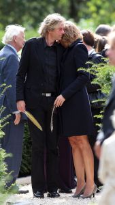 04-09-2009 SHOWBIZZ; BEGRAFENIS MOEDER VAN MICKY HOOGENDIJK TE AMSTERDAM. Micky Hoogendijk en nwe liefde Adam Curry brachten hun moeder en schoonmoeder naar haar laatste rustplaats.
foto: Albert den Iseger