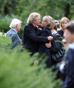 04-09-2009 SHOWBIZZ; BEGRAFENIS MOEDER VAN MICKY HOOGENDIJK TE AMSTERDAM. Micky Hoogendijk en nwe liefde Adam Curry brachten hun moeder en schoonmoeder naar haar laatste rustplaats.
foto: Albert den Iseger
