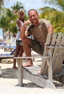 27-09-2009 SHOWBIZZ; RON BOSHARD EN NWE LIEFDE EMILIE ROZENGA HEERLIJK OP VAKANTIE OP CURACAO. Samen met de grootste familie van Nederland de Tros waren ze heerlijk toch samen voor de eerste keer op vakantie.
foto: Albert den Iseger.