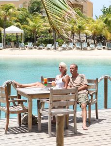 27-09-2009 SHOWBIZZ; RON BOSHARD EN NWE LIEFDE EMILIE ROZENGA HEERLIJK OP VAKANTIE OP CURACAO. Samen met de grootste familie van Nederland de Tros waren ze heerlijk toch samen voor de eerste keer op vakantie.
foto: Albert den Iseger.