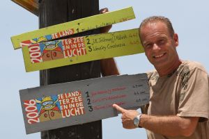 27-09-2009 SHOWBIZZ; RON BOSHARD EN NWE LIEFDE EMILIE ROZENGA HEERLIJK OP VAKANTIE OP CURACAO. Samen met de grootste familie van Nederland de Tros waren ze heerlijk toch samen voor de eerste keer op vakantie.
foto: Albert den Iseger.