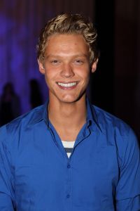 13-09-2010 SHOWBIZZ; JOS RAAK GEEFT WEER MODESHOW IN WESTELIJKE GASFABRIEK AMSTERDAM. Meer dan 600 modemensen kwamen door weer en wind opdraven om te genieten van de mode uit de winkels van Jos Raak. Als vanouds liepen er weer bekenden mee op de witte catwalk, oa. Lieke van Lexmond en Froukje de Both. 
foto: Albert den Iseger