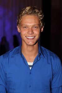 13-09-2010 SHOWBIZZ; JOS RAAK GEEFT WEER MODESHOW IN WESTELIJKE GASFABRIEK AMSTERDAM. Meer dan 600 modemensen kwamen door weer en wind opdraven om te genieten van de mode uit de winkels van Jos Raak. Als vanouds liepen er weer bekenden mee op de witte catwalk, oa. Lieke van Lexmond en Froukje de Both. 
foto: Albert den Iseger