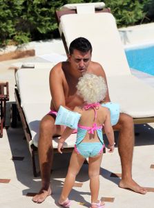 17-09-2010 SHOWBIZZ; JAN SMIT EN LIZA OP VAKANTIE OP ROMANTISCHE KRETA.  Jan Smit en Liza samen met Nick Schilder en Kristen Hofstee heel PRIVE op vakantie op zomers Kreta. Deze week het verhaal en de exclusieve foto s in weekblad Prive.
foto: Albert den Iseger.