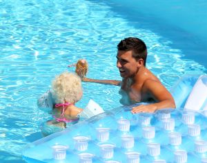 17-09-2010 SHOWBIZZ; JAN SMIT EN LIZA OP VAKANTIE OP ROMANTISCHE KRETA.  Jan Smit en Liza samen met Nick Schilder en Kristen Hofstee heel PRIVE op vakantie op zomers Kreta. Deze week het verhaal en de exclusieve foto s in weekblad Prive.
foto: Albert den Iseger.