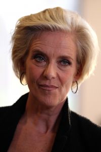 01-10-2010 SHOWBIZZ; GOEDE TIJDEN SLECHTE TIJDEN 2O JAAR. Op vrijdag 1 Oktober.de dag dat GTST officeel 20 jaar bestaan, is de nieuwe leader en het nieuwe logo voor het eerst te zien. Dat de serie na 20 jaar nog steeds erg HOT is bewijzen de kijkcijfers die elke dag meer dan 1 miljoen zijn. De feestweek word afgesloten met een groot feest en een huwelijksaanzoek in cafe de Koning.
Foto: Albert den Iseger
